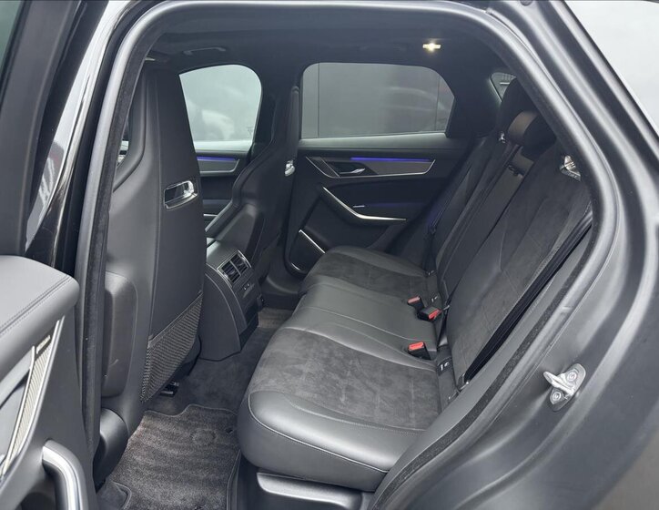 Jaguar F-Pace SUV / Terénní 5,0 l 405 kw