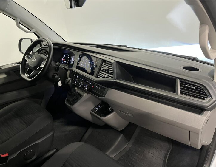 Volkswagen Caravelle 24