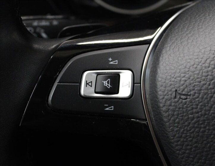 Volkswagen Touran MPV 1,5 l 110 kw