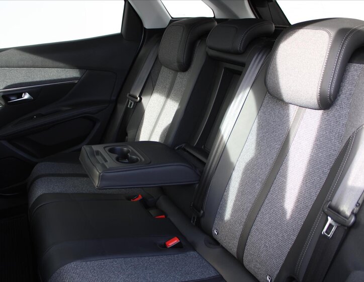 Peugeot 3008 SUV 1,5 l 96 kw