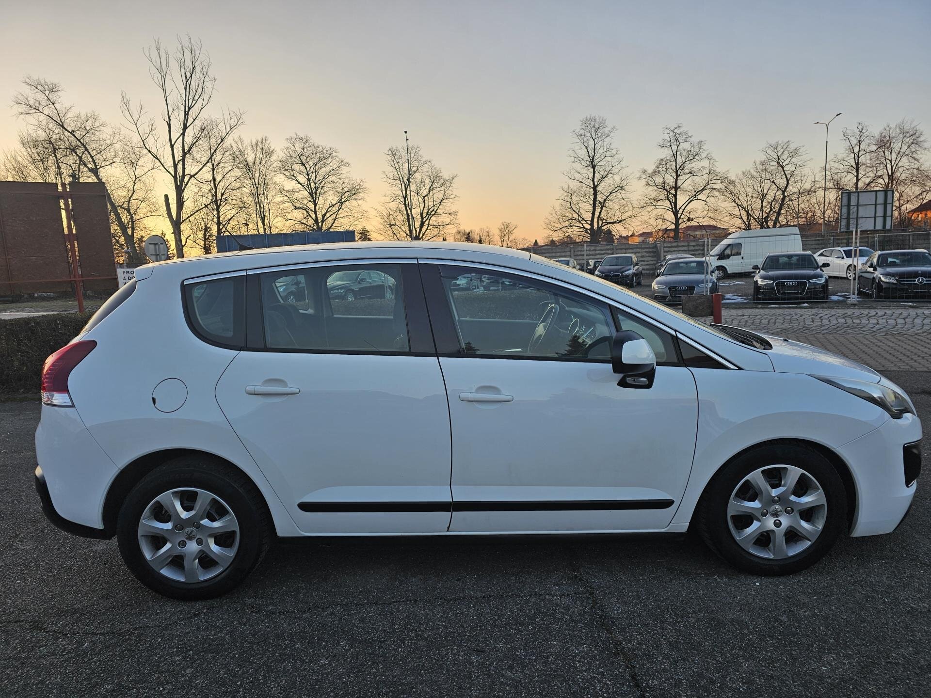 Peugeot 3008 SUV 1,2 l 96 kw