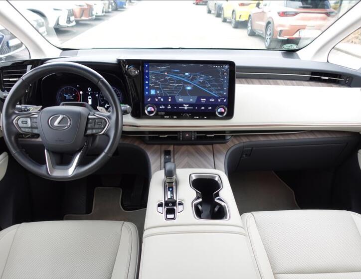 Lexus LM 350h 10