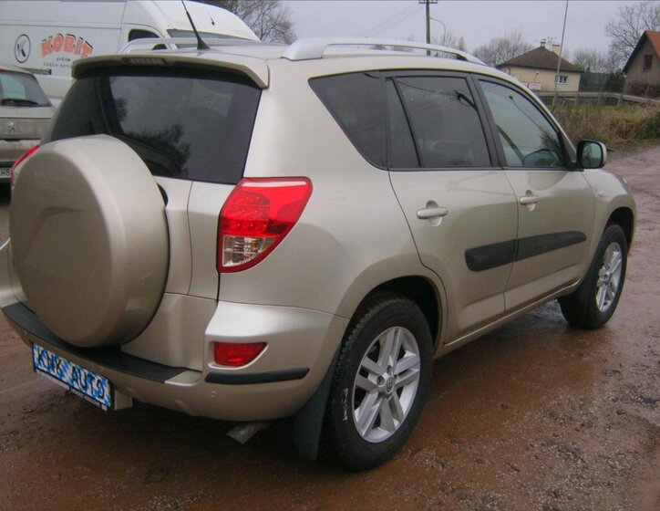 Toyota RAV4 Kombi 2,0 l 112 kw