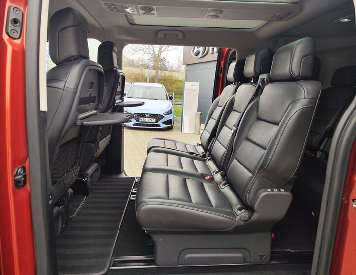 Peugeot Traveller 12