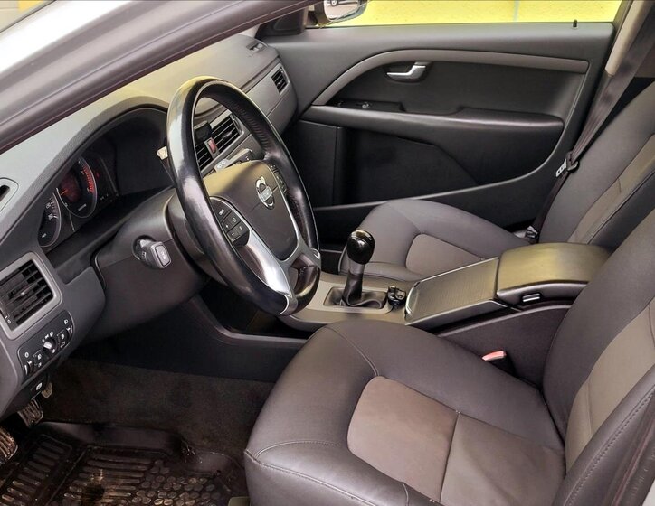 Volvo V70 Kombi 2,4 l 129 kw