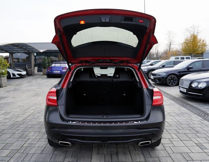 Mercedes-Benz GLA 12