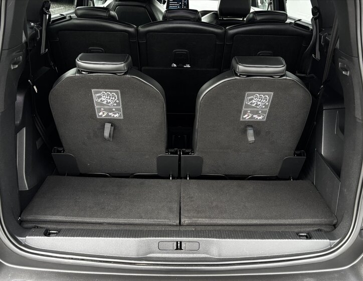 Peugeot 5008 SUV 2,0 l 130 kw