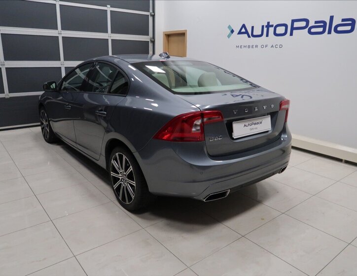 Volvo S60 Sedan / Limuzína 2,0 l 140 kw