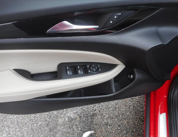 Opel Insignia Kombi 2,0 l 125 kw