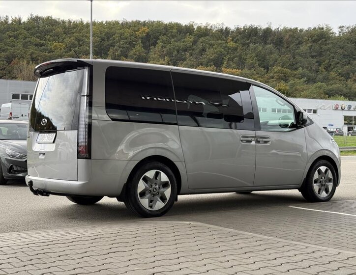 Hyundai Staria 3