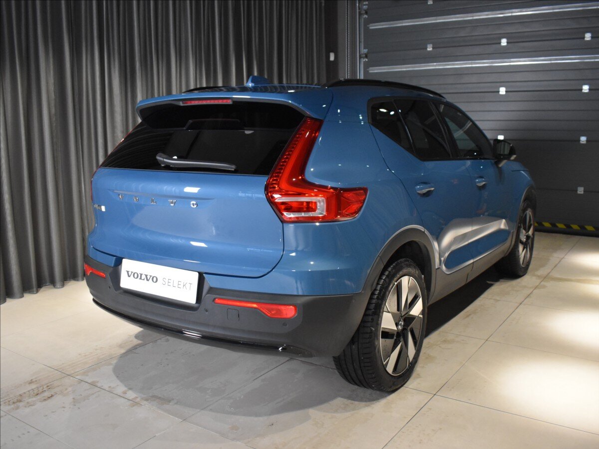 Volvo EX40 SUV / Terénní 0,0 325 kw