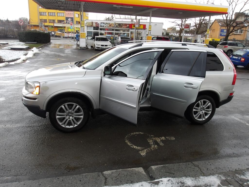Volvo XC90 SUV 2,4 l 136 kw