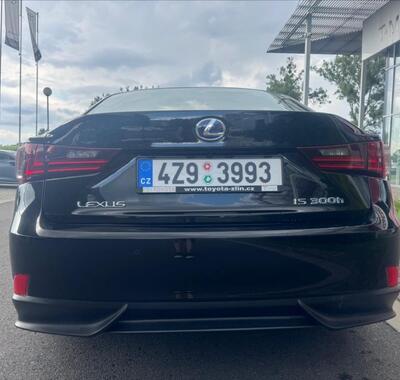 Lexus IS 300h 7