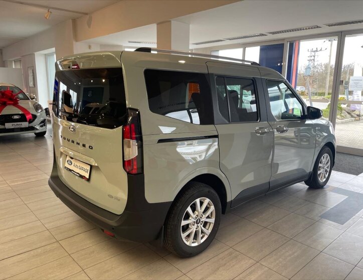 Ford Tourneo Courier MPV 999,0 91 kw