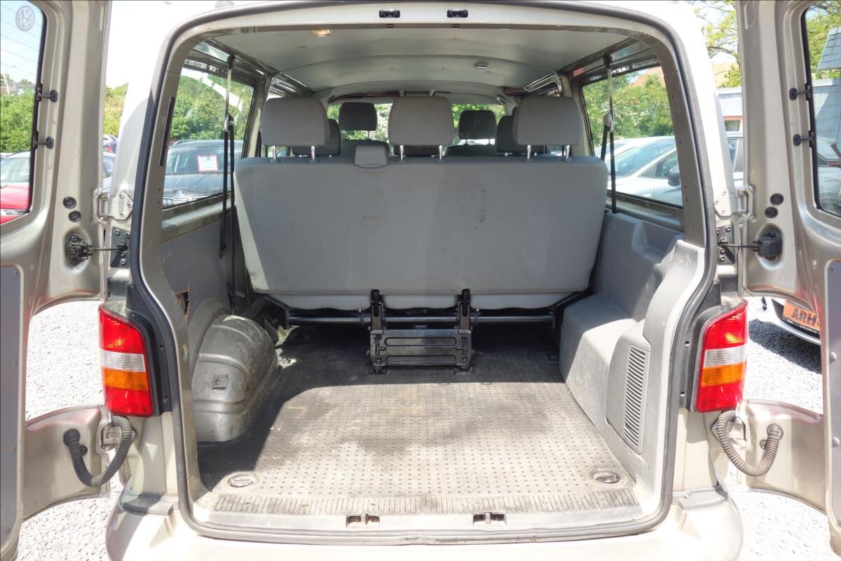 Volkswagen Transporter Kombi 2,5 l 96 kw