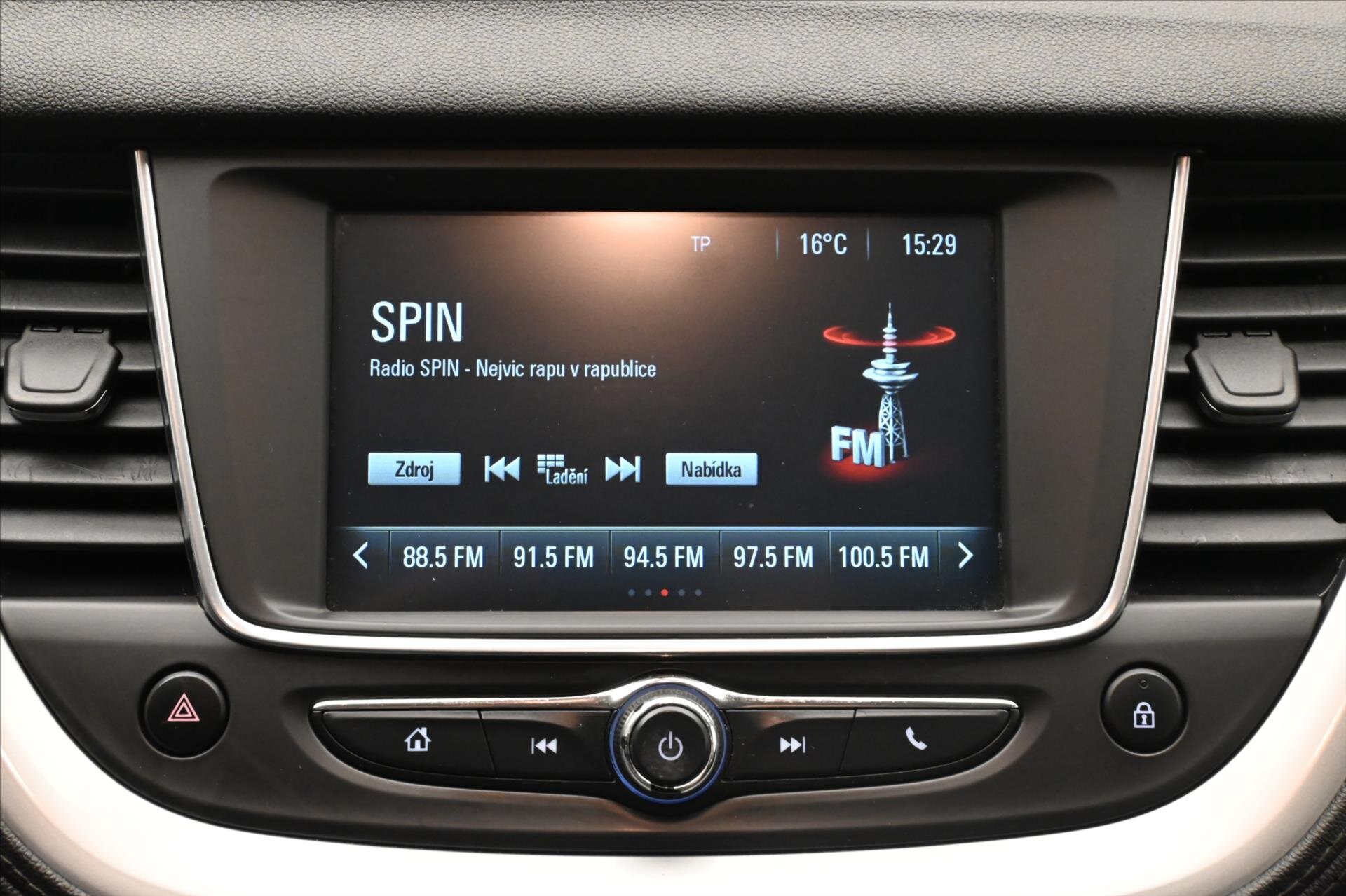 Opel Grandland X SUV / Terénní 1,6 l 88 kw