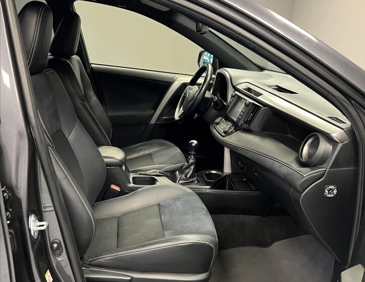 Toyota RAV4 SUV 2,0 l 112 kw