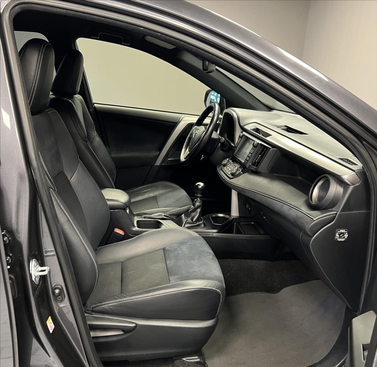 Toyota RAV4 SUV 2,0 l 112 kw