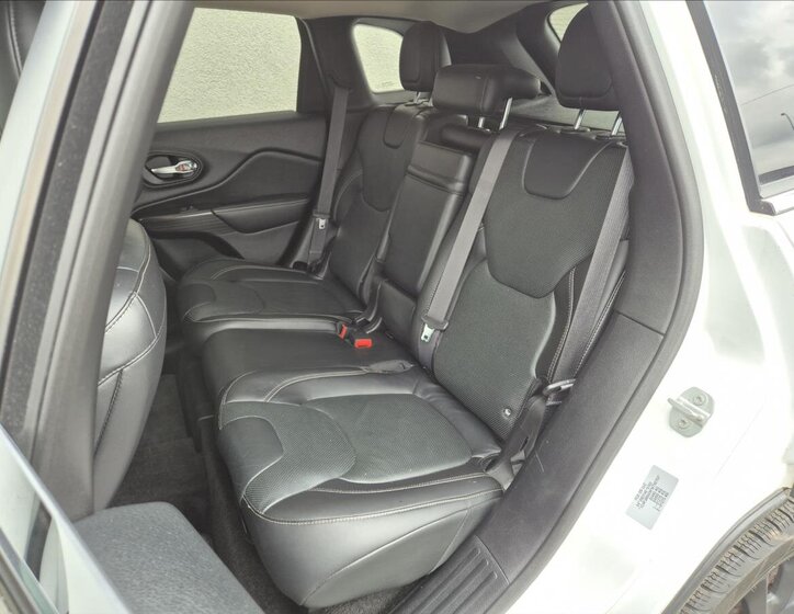 Jeep Cherokee SUV 2,2 l 147 kw