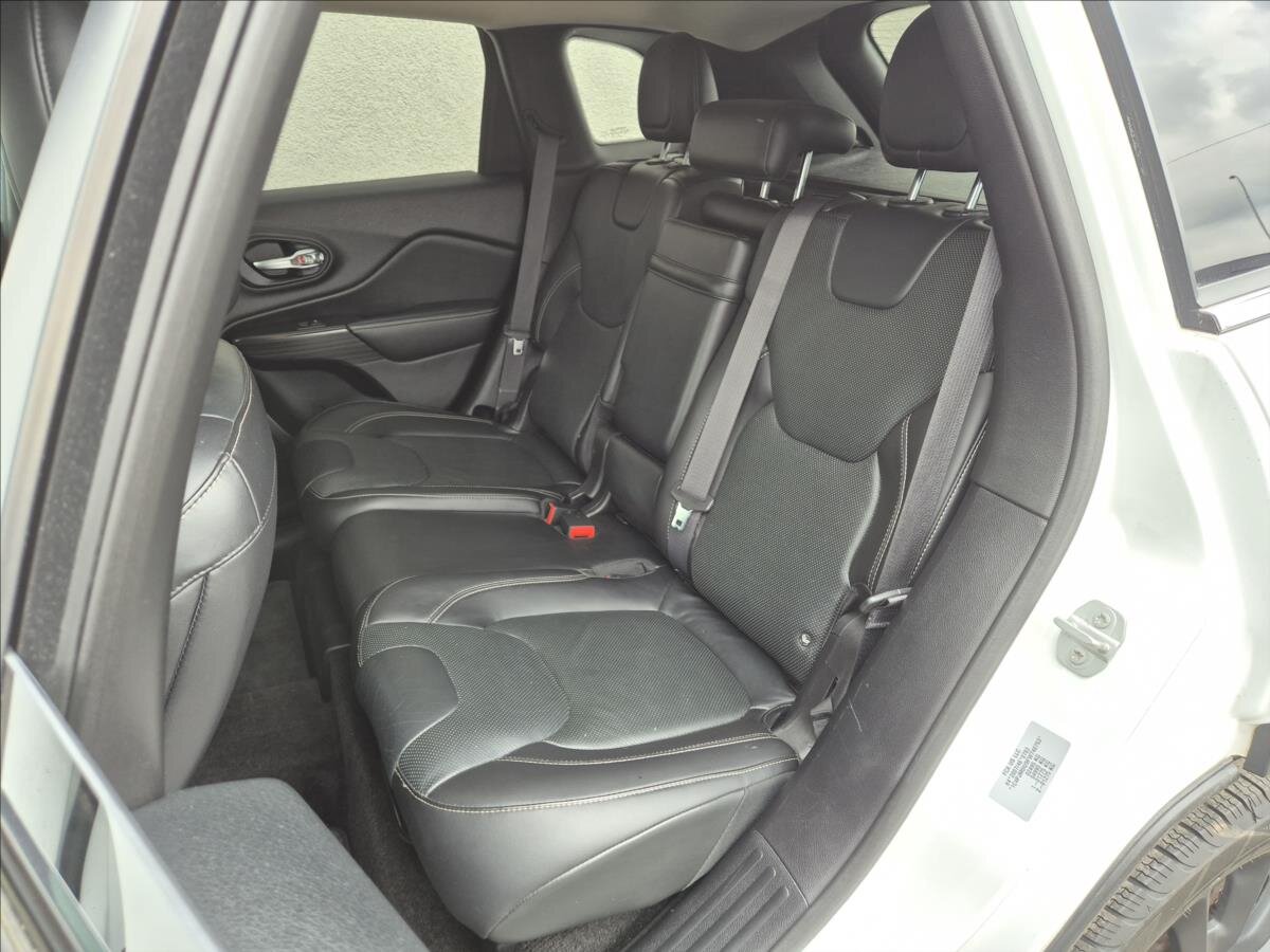 Jeep Cherokee SUV 2,2 l 147 kw