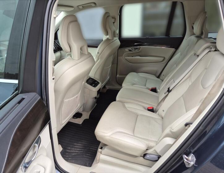 Volvo XC90 10
