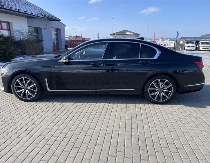BMW Řada 7 Sedan 3,0 l 210 kw