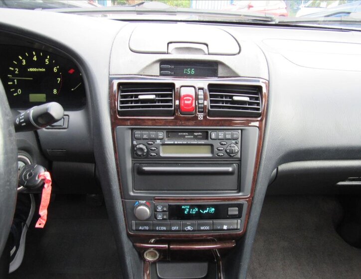 Nissan Maxima Sedan / Limuzína 2,0 l 103 kw