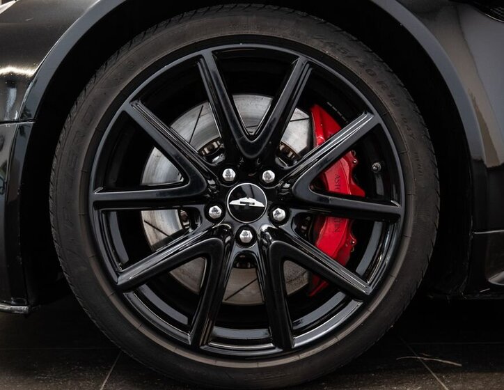 Aston Martin Vantage 16