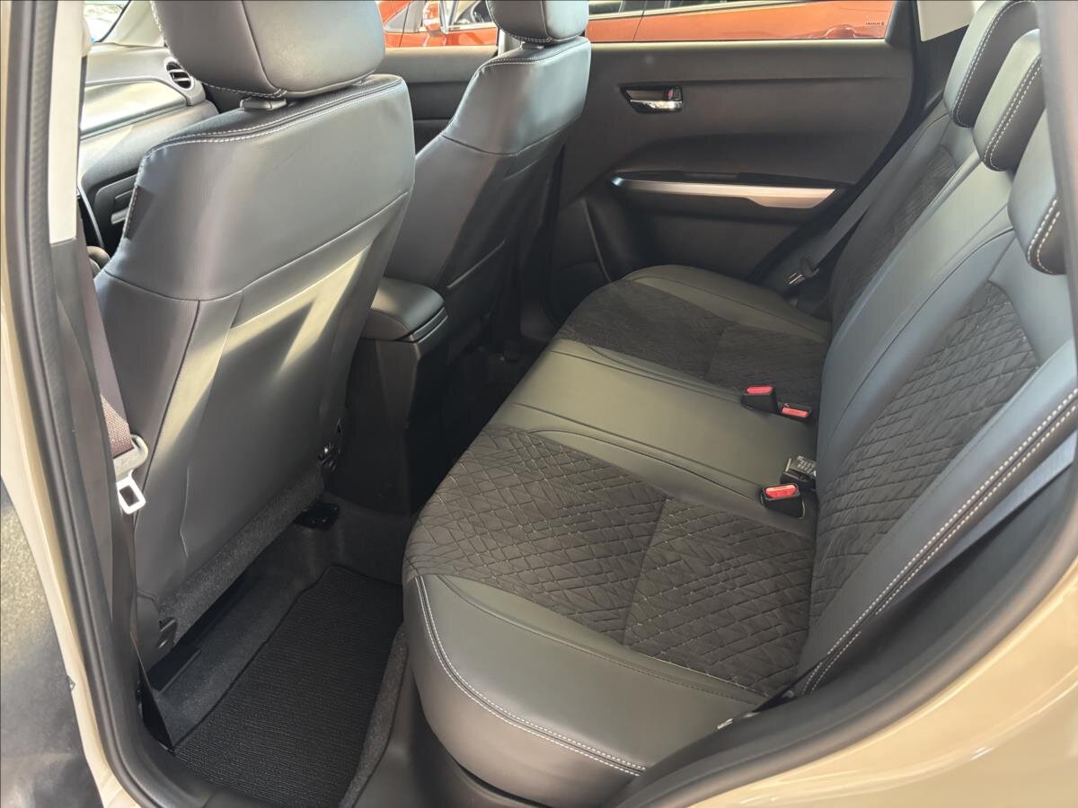 Suzuki Vitara SUV / Terénní 1,4 l 81 kw