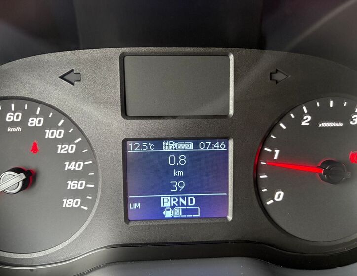 Mercedes-Benz Sprinter 9