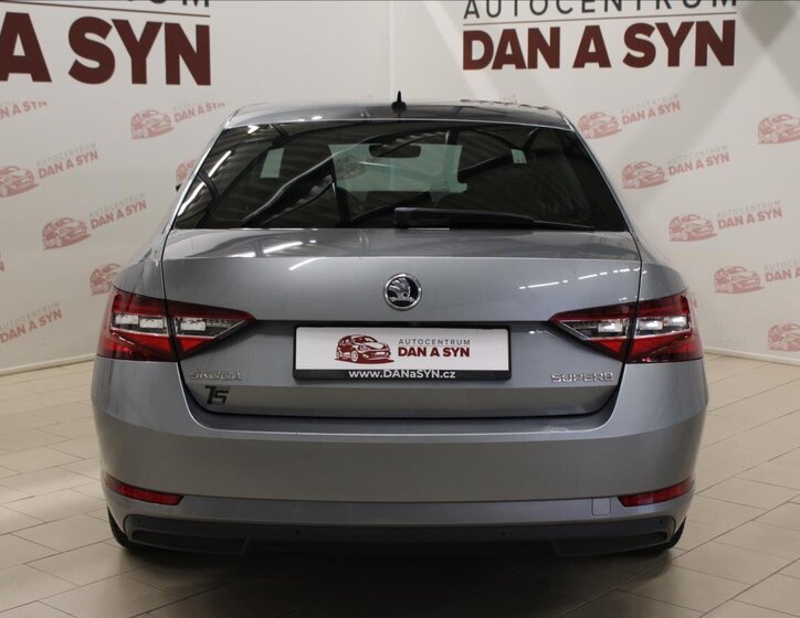 Škoda Superb Sedan / Limuzína 1,8 l 132 kw