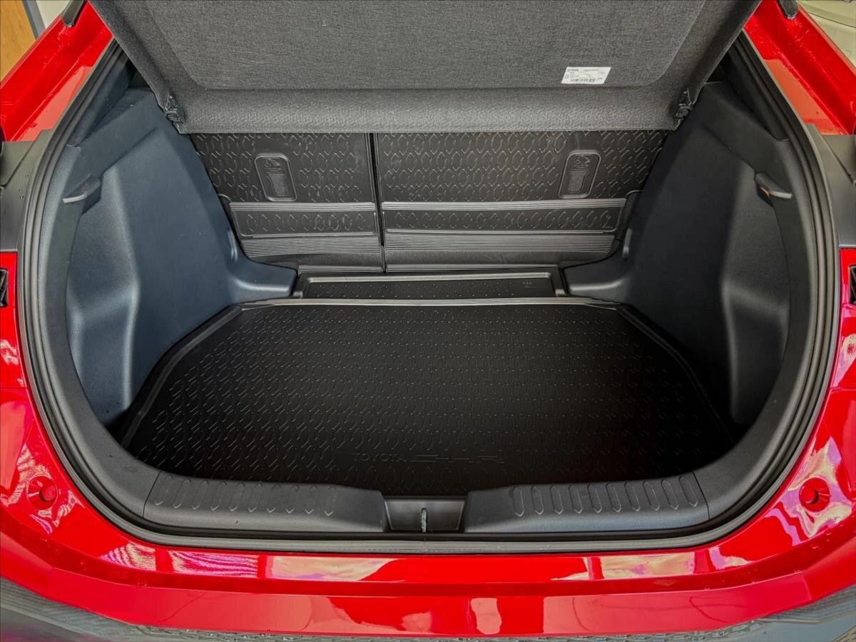 Toyota C-HR SUV 1,8 l 103 kw