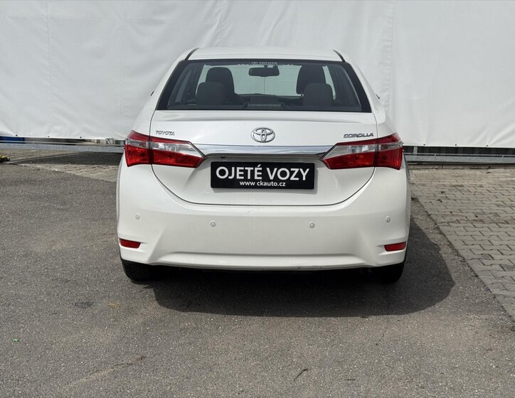 Toyota Corolla Sedan / Limuzína 1,6 l 97 kw