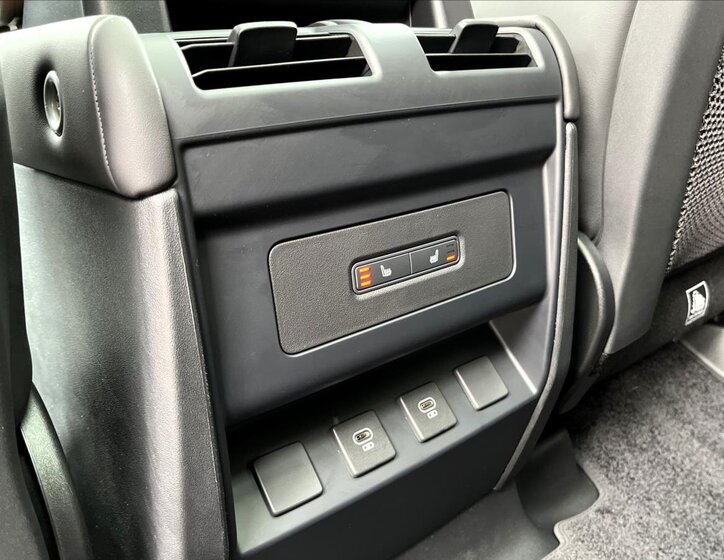 Land Rover Defender 20