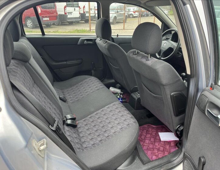 Opel Astra Hatchback 1,7 l 55 kw