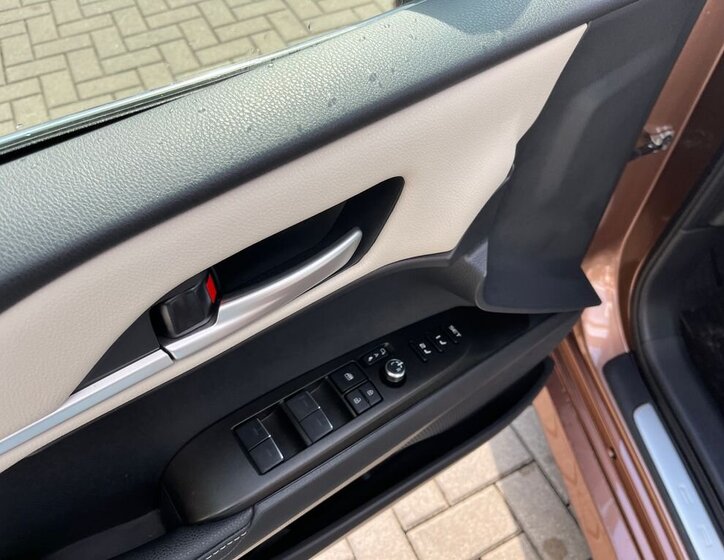 Toyota Camry Sedan / Limuzína 2,5 l 137 kw