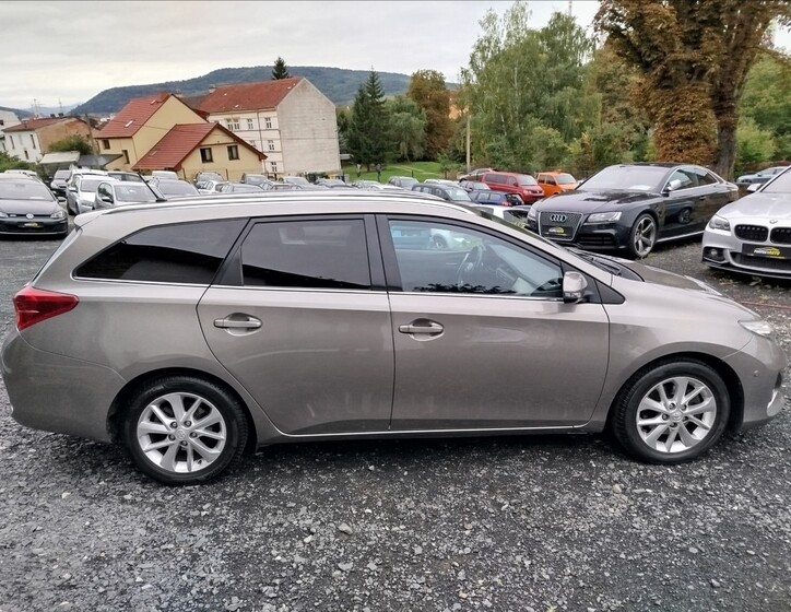 Toyota Auris 7