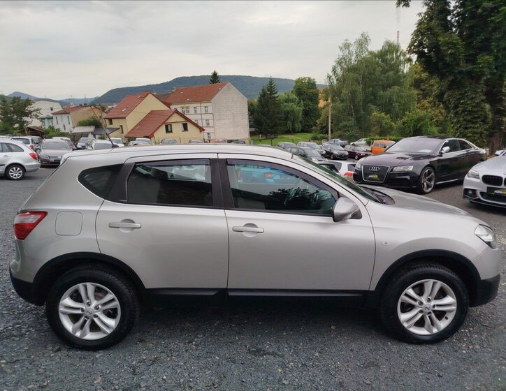 Nissan Qashqai SUV / Terénní 2,0 l 110 kw