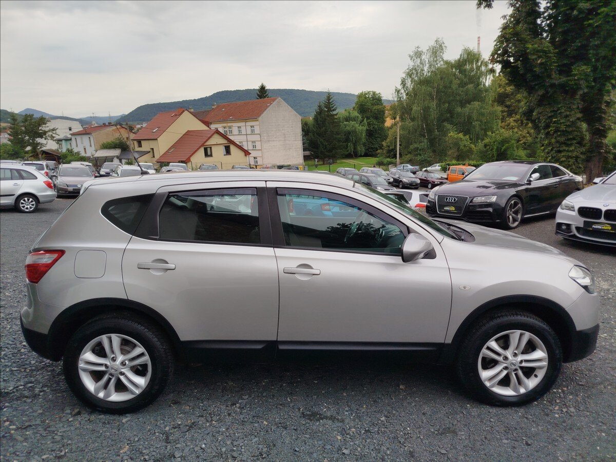 Nissan Qashqai SUV / Terénní 2,0 l 110 kw