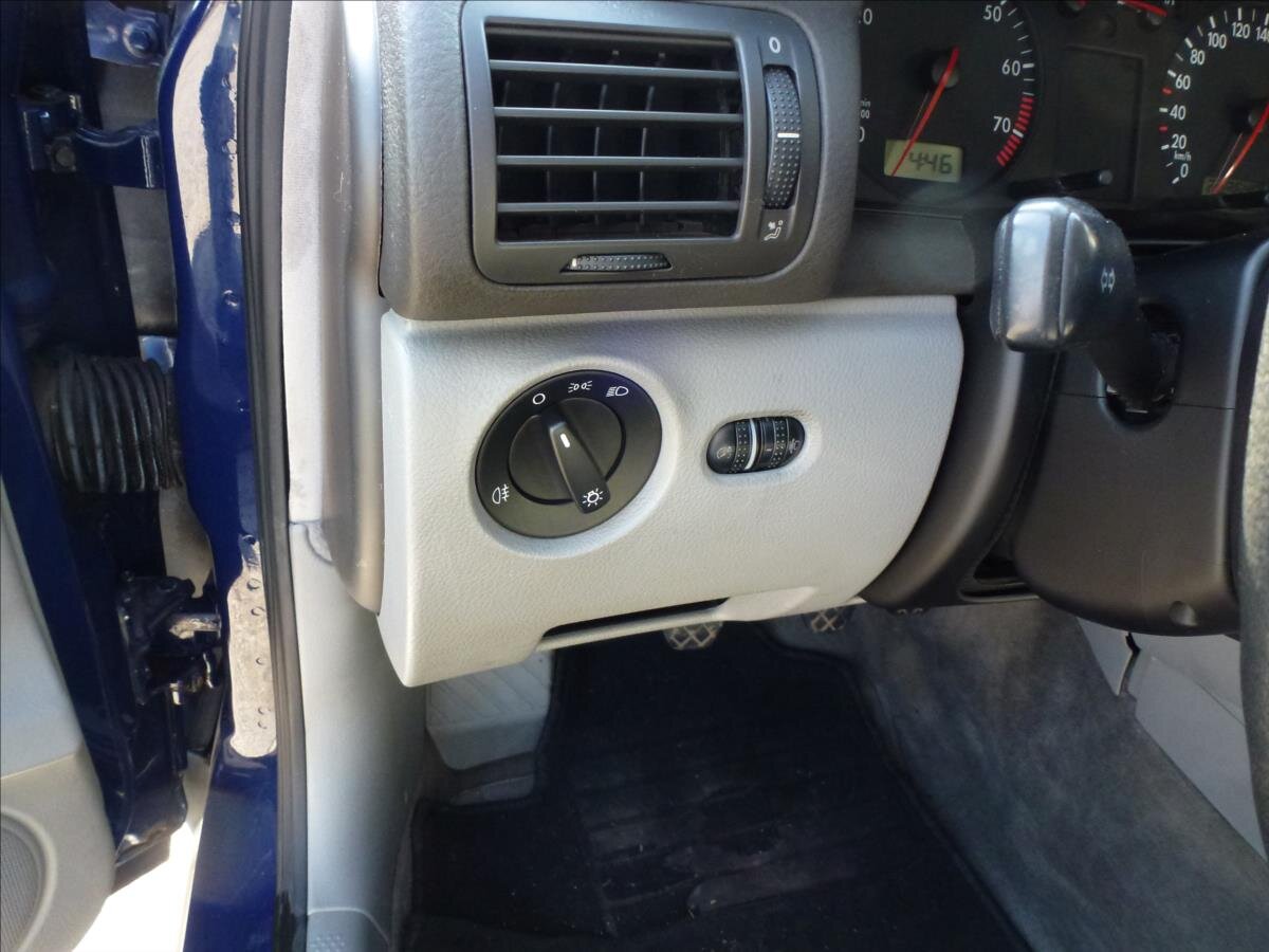 Volkswagen Passat Kombi 1,6 l 74 kw