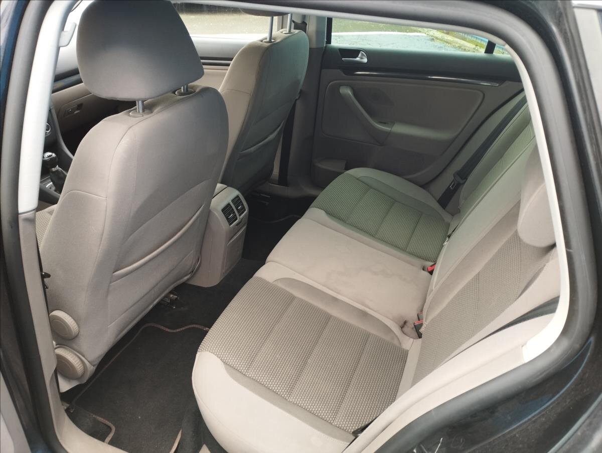 Volkswagen Golf Kombi 1,6 l 77 kw