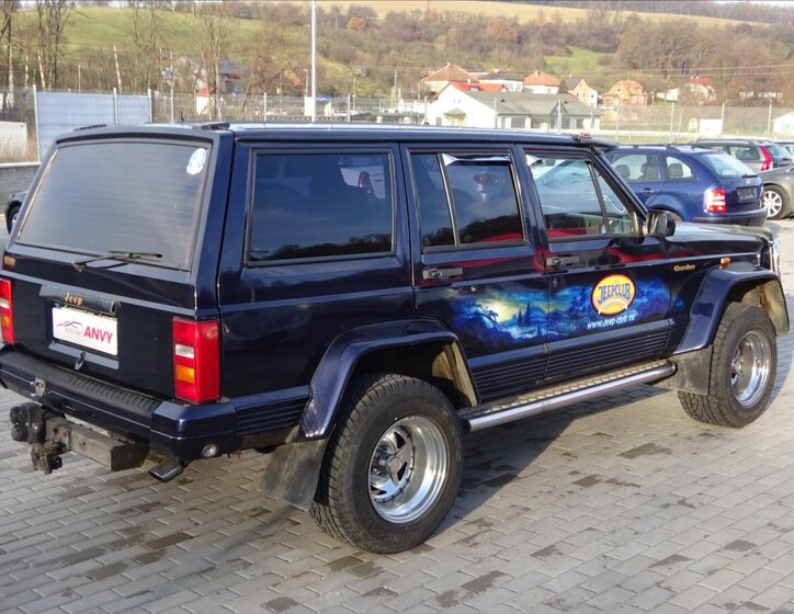 Jeep Cherokee SUV / Terénní 4,0 l 136 kw
