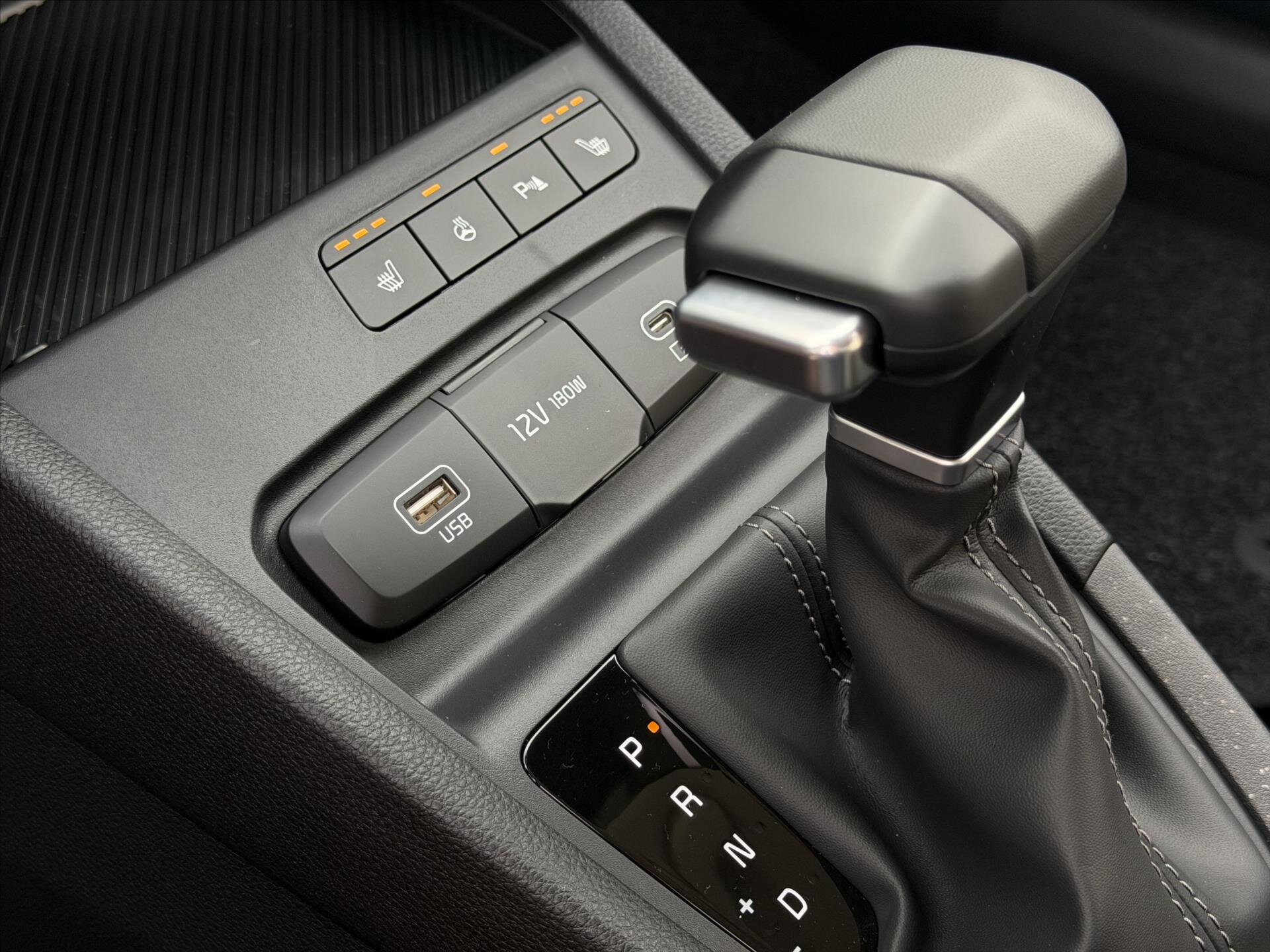 KIA Stonic CUV / Crossover 998,0 74 kw