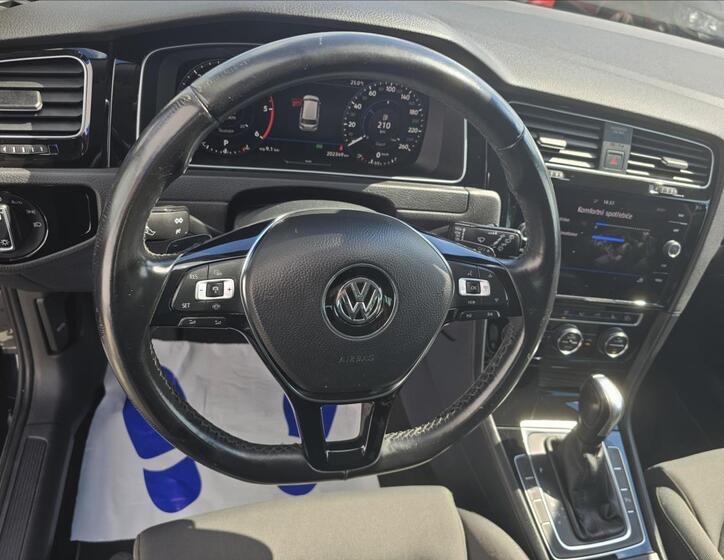 Volkswagen Golf 11