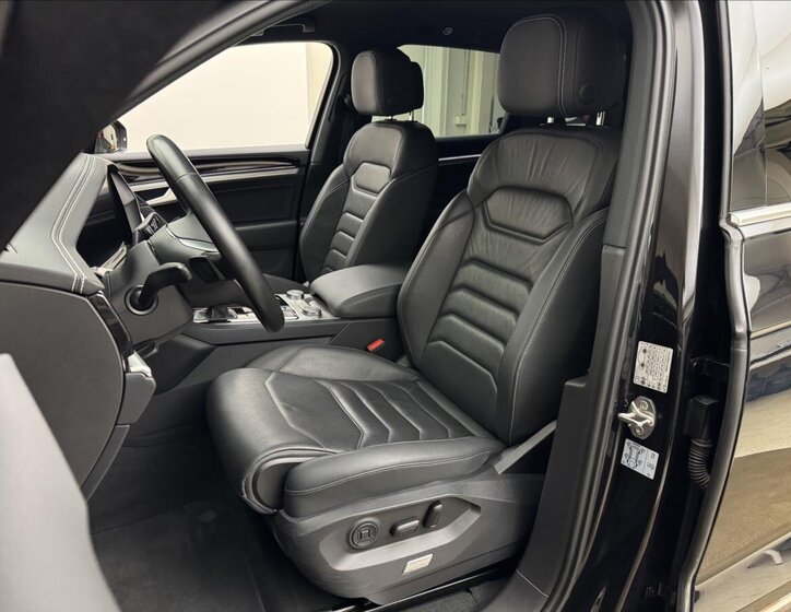 Volkswagen Touareg SUV / Terénní 3,0 l 210 kw