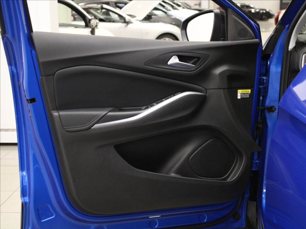 Opel Grandland SUV / Terénní 1,2 l 96 kw