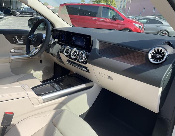 Mercedes-Benz EQA 18