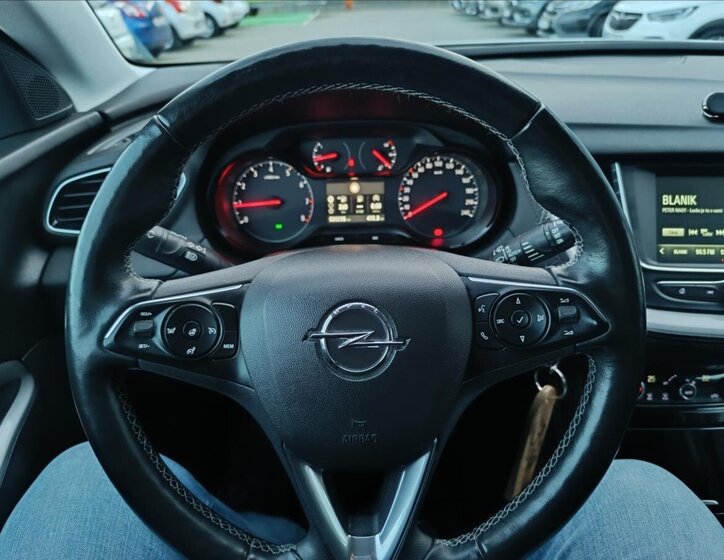 Opel Grandland X SUV 1,2 l 96 kw