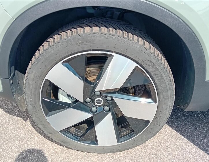 Volvo C40 Hatchback 0,0 300 kw