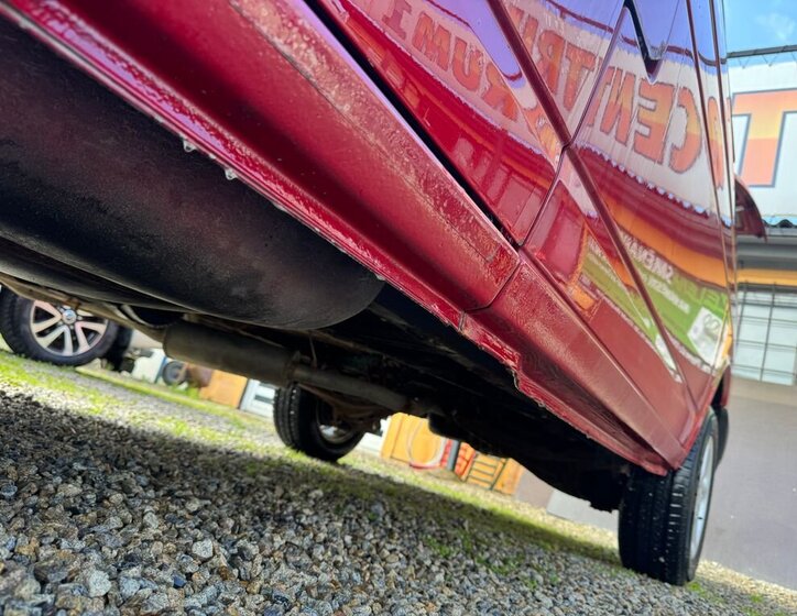 Volkswagen Transporter Kombi 2,5 l 65 kw